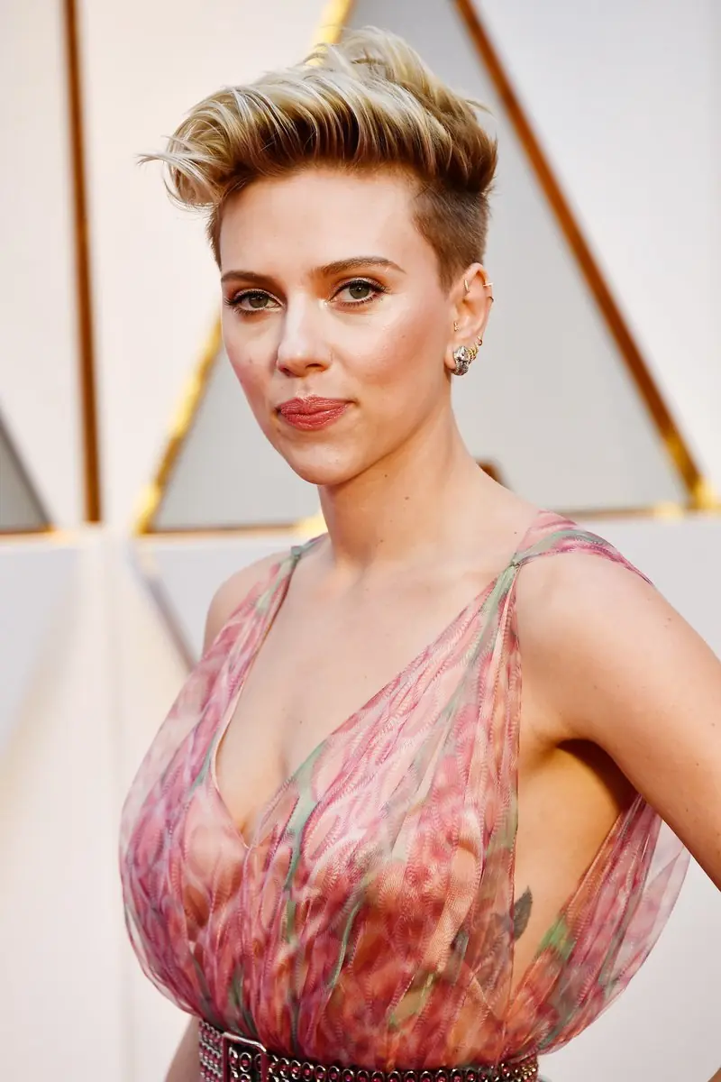 "Scarlett Johansson": La razón por la que estamos despiertos "Scarlett Johansson": La razón por la que estamos despiertos