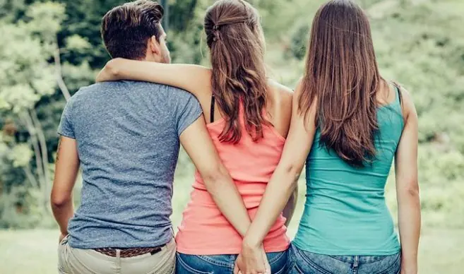 Confirmado: las mujeres prefieren los hombres con pareja