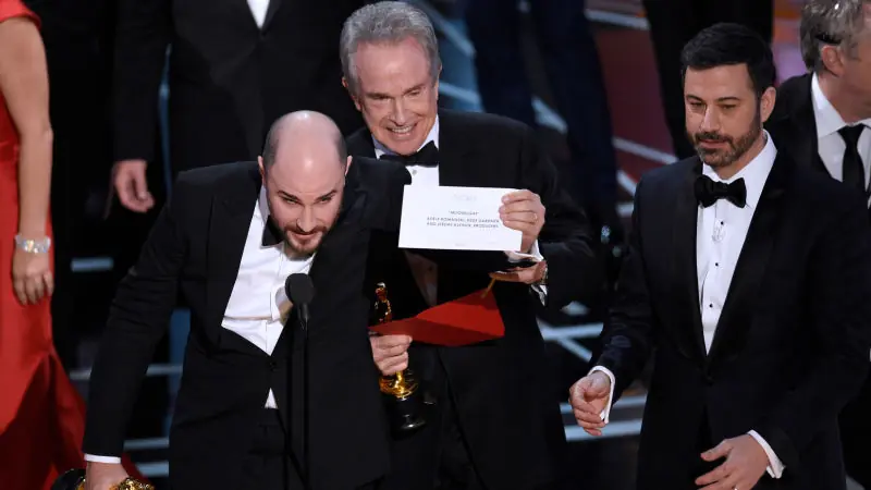 Cuando subes a recoger tu Oscar, pero resulta que no ganaste