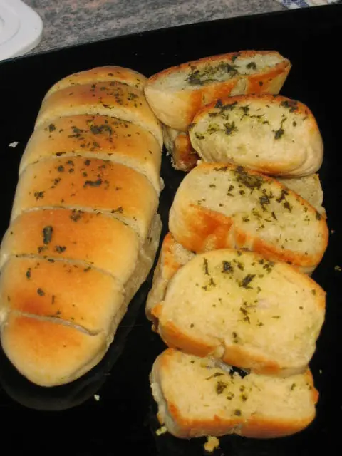 Receta: Pan de ajo y pancitos de cebolla.