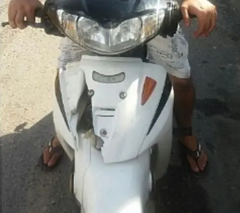 Hombre desnudó a menor que robó su moto y lo grabó (vídeo)