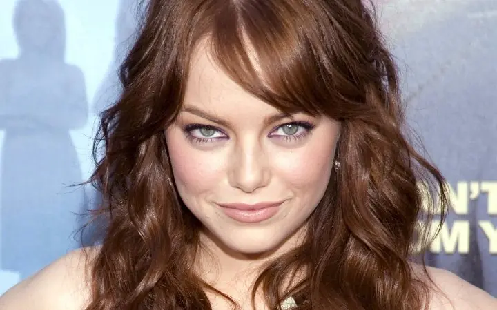 Emma Stone desata polémica por accesorio abortista