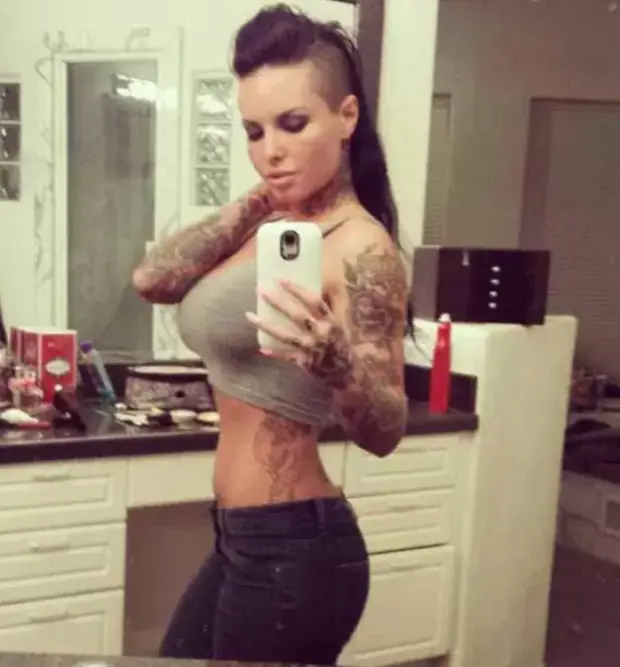 Christy Mack, pornostar nos deja : Diosa de curvas y tattoos