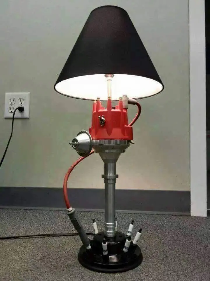Curiosidades fabricadas con piezas de coches y algo mas
