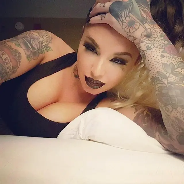 Christy Mack, pornostar nos deja : Diosa de curvas y tattoos
