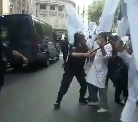 [MegaPost] Los 6 papelones de Macri en el congreso (propio)