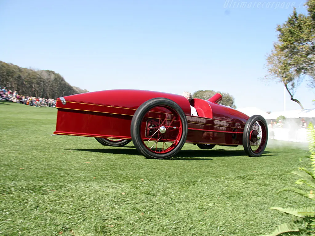 Historia: un auto de carreras a vapor