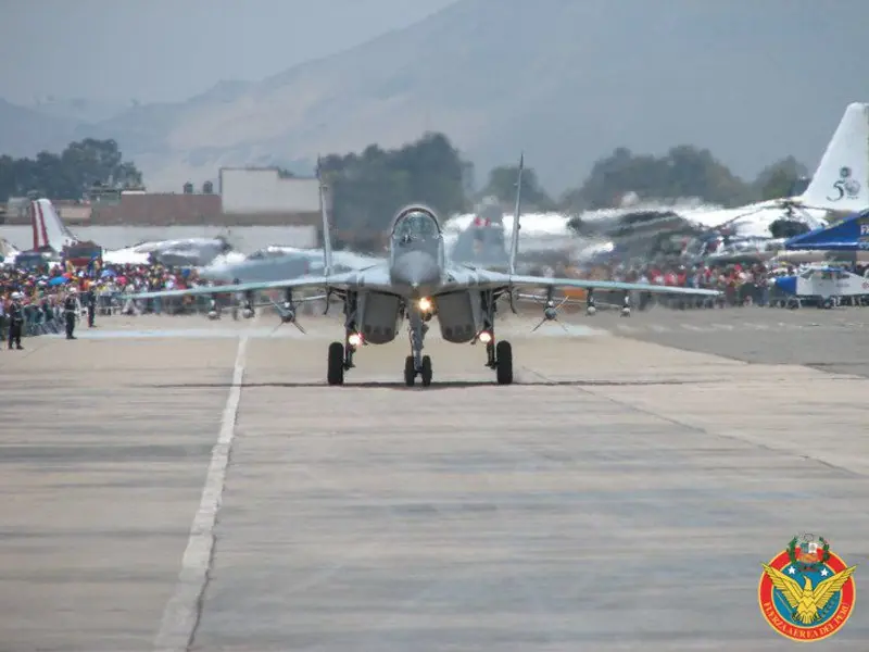 Cazas MIG-29 del Perú realizan maniobras aereas fabulosas