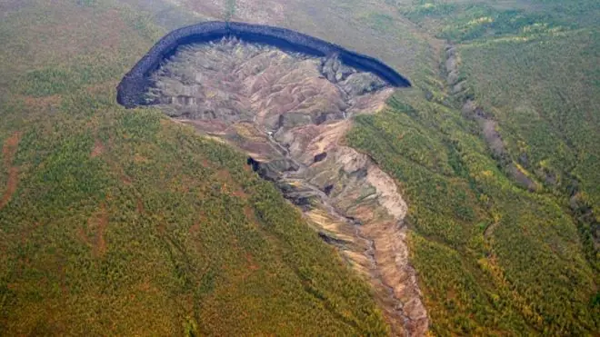 La puerta al infierno de Siberia no para de crecer