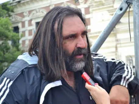 Encontré a Roberto Baradel jugando al rugby y te lo tromues