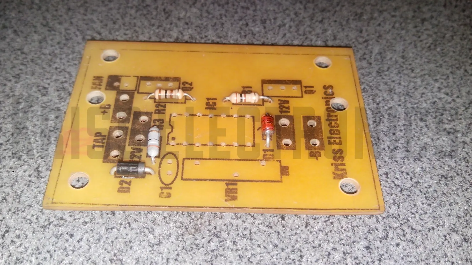 Inversor 12 a 220V / 100VA con CD4047