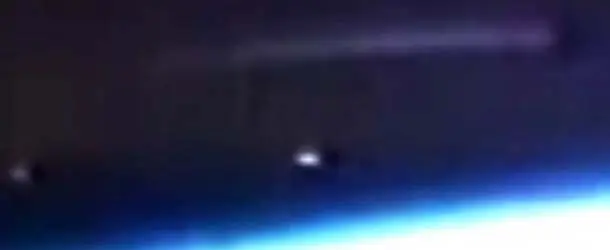 Cámara capta una colosal nave extraterrestre cerca de la ISS