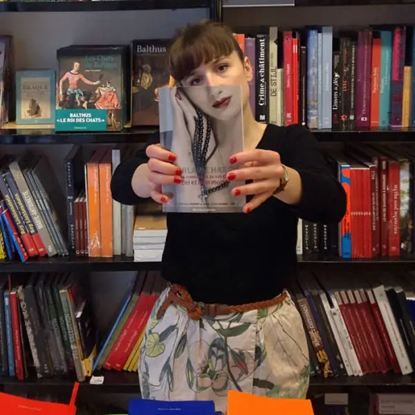 Cuando los empleados de las librerias se aburren