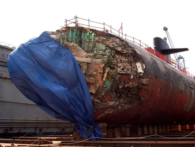 Choque frontal submarino