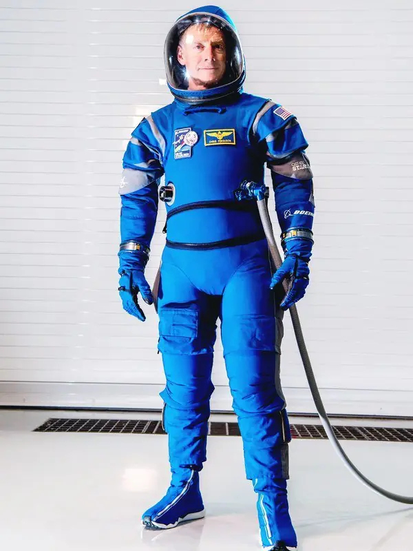 NASA promociona un nuevo traje espacial diseñado por Boing