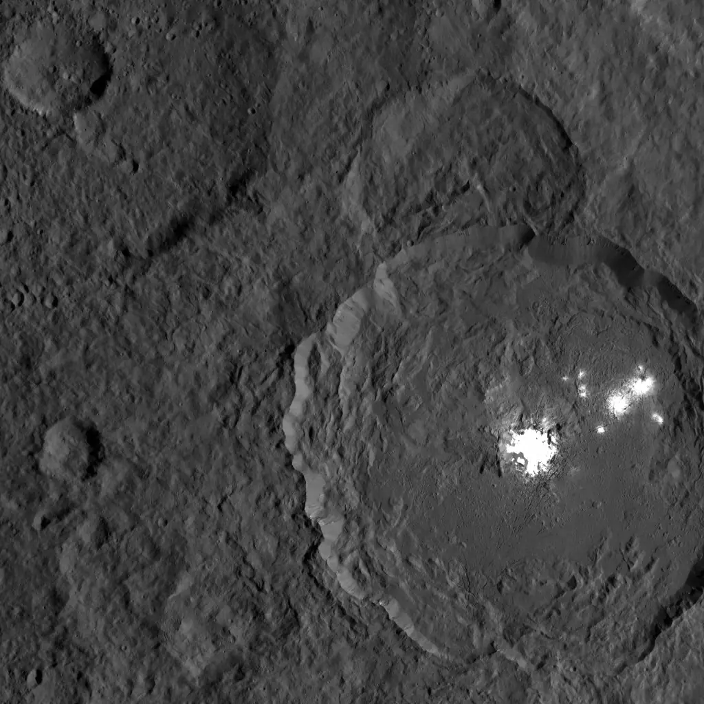 Identifican edad del hielo de Ceres (Increibles imágenes)