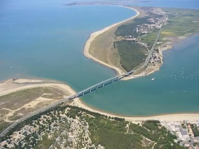 Pasaje de Gois, la carretera que aparece y desaparece