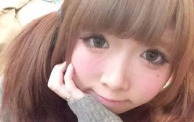 Mira cómo luce esta chica asiática sin maquillaje