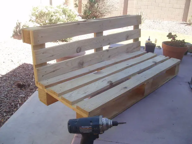Hacer bancos de pallet de forma muy fácil!