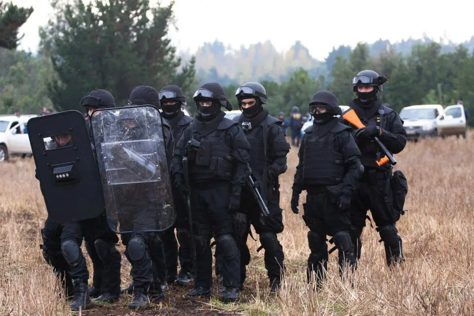 Policia