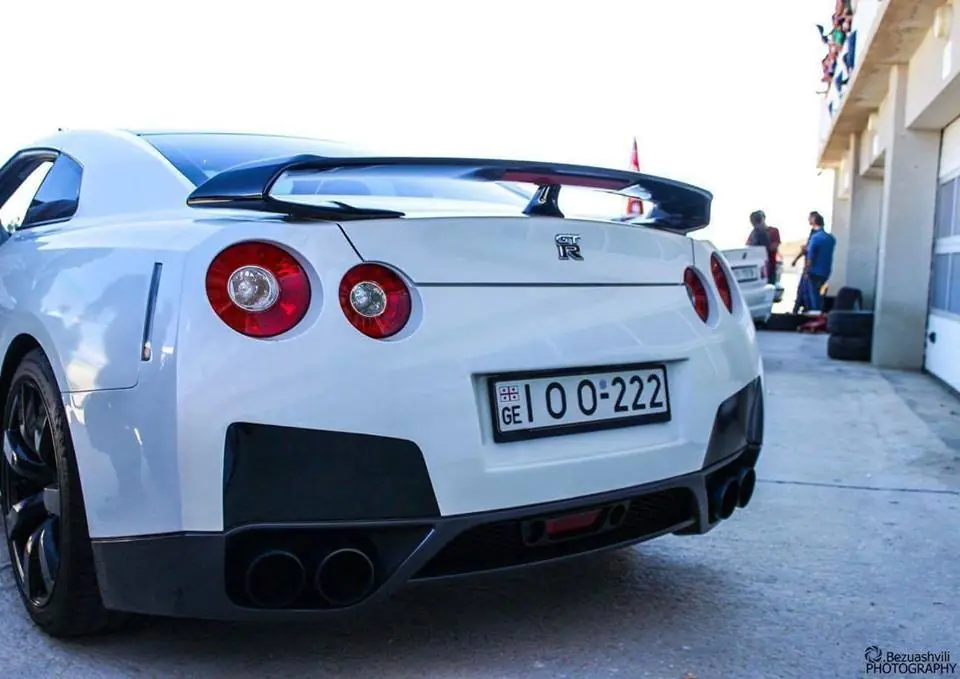 +5 si te gusta el Nissan GT-R R35