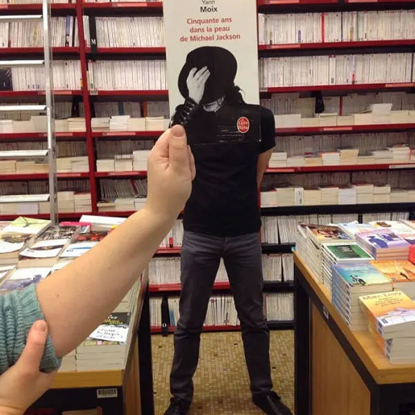 Cuando los empleados de las librerías se aburren...