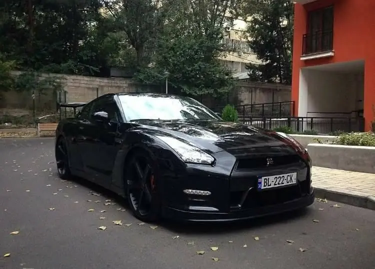 +5 si te gusta el Nissan GT-R R35