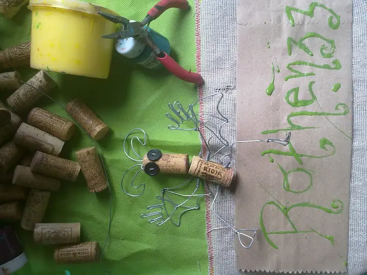 Con corchos y alambre me armo... ¿figuras?