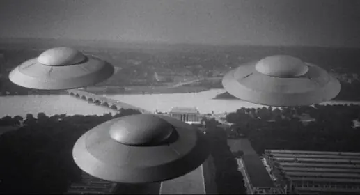 ¿Se esta orquestando un falso contacto extraterrestre?