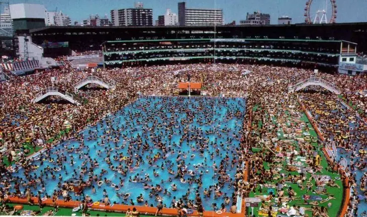Hombres que se orinan en las piscinas. Peligro!