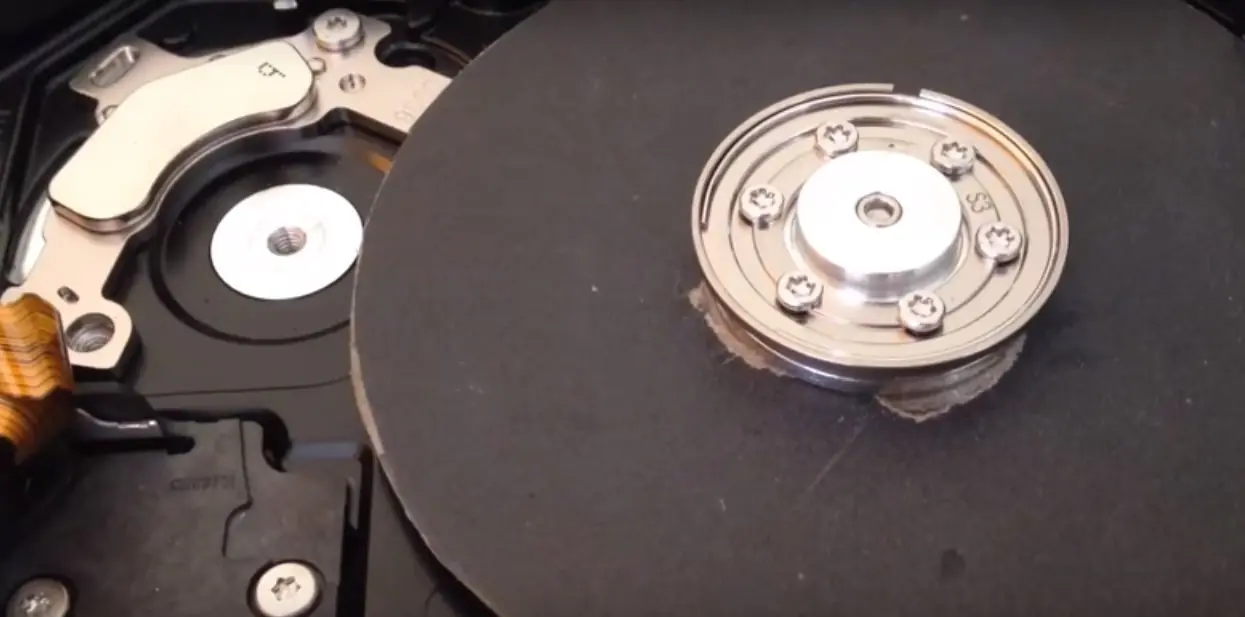 Construye tu propia lijadora casera con un disco duro