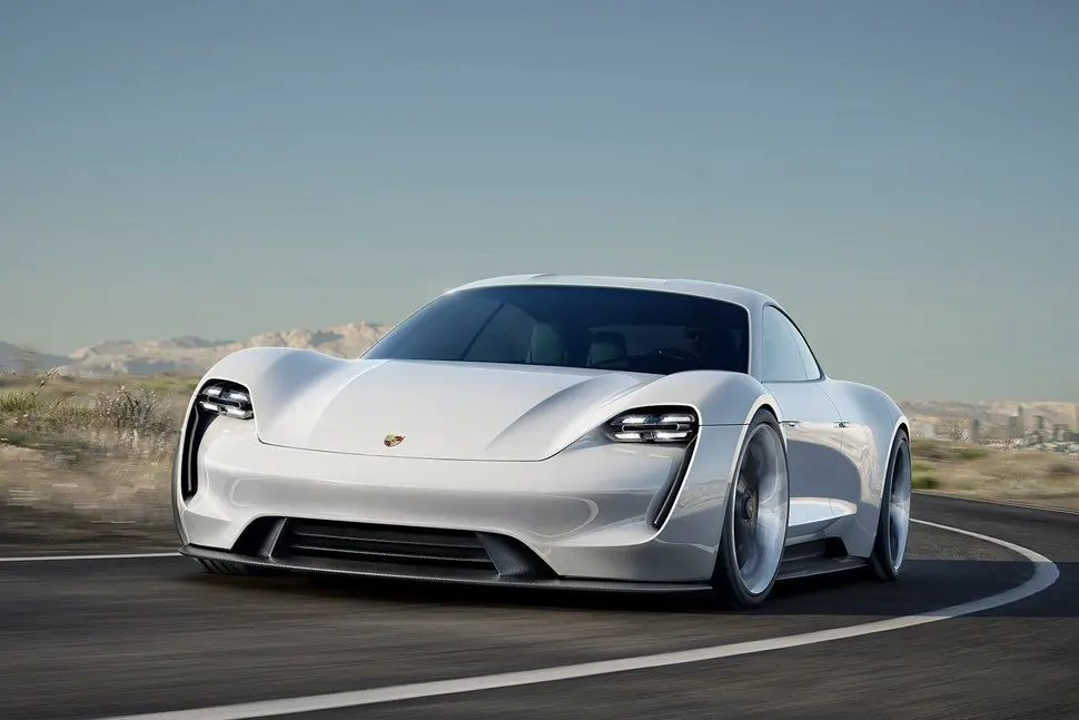 El Porsche Mission E quiere la gloria del Tesla Model S!