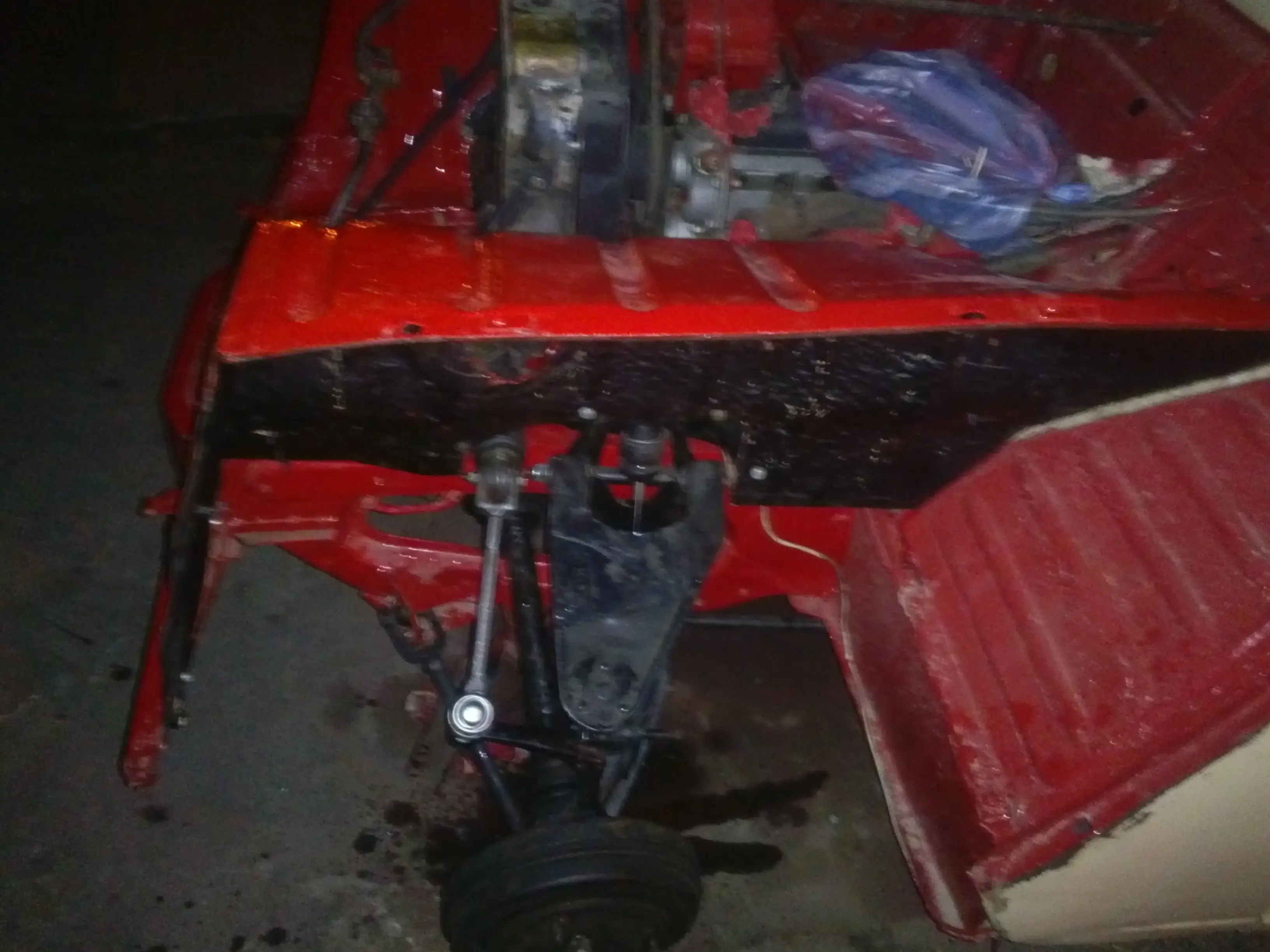 restauracion de renault 4....todavia falta!! asi va quedando