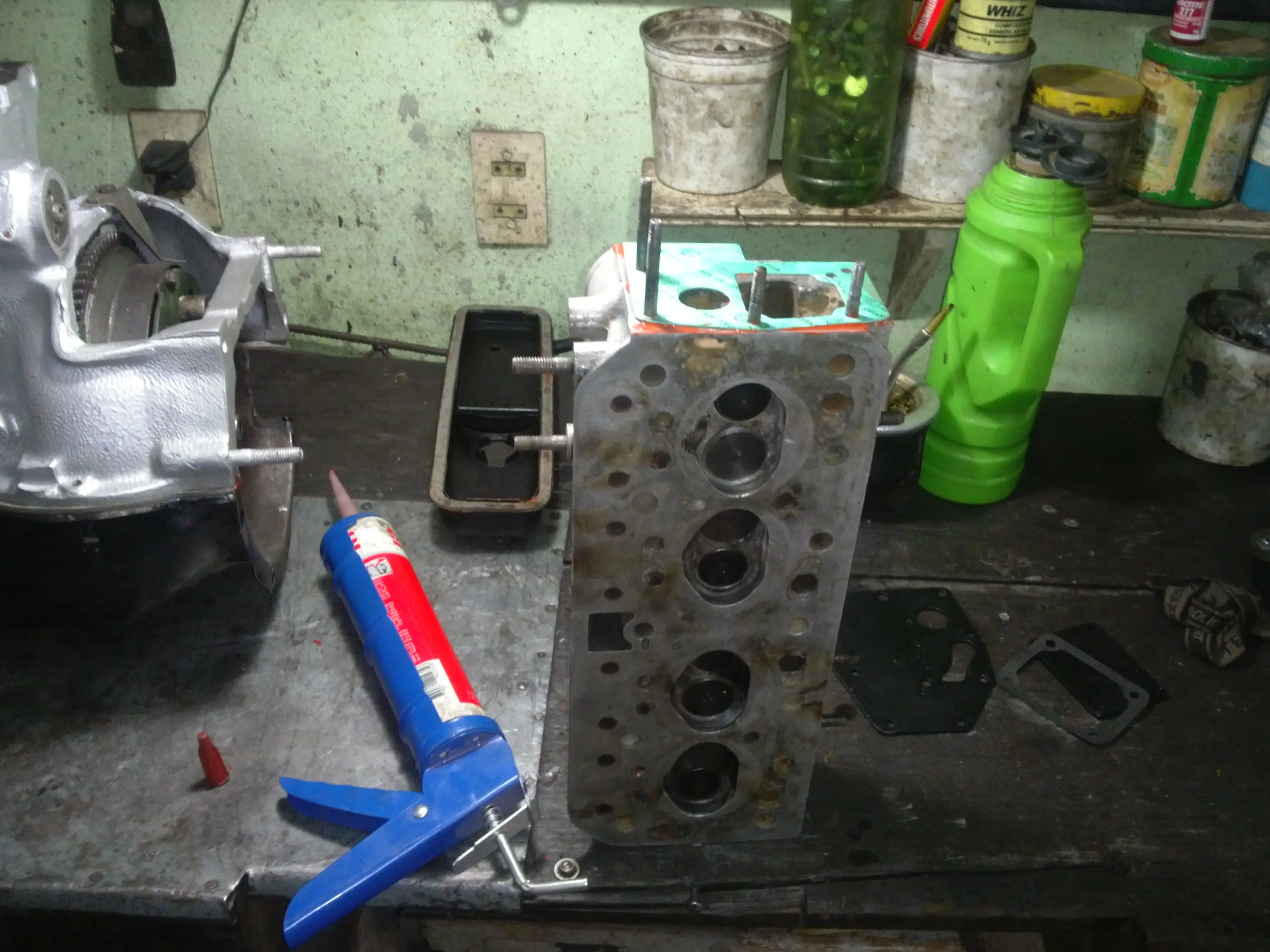 restauracion de renault 4....todavia falta!! asi va quedando