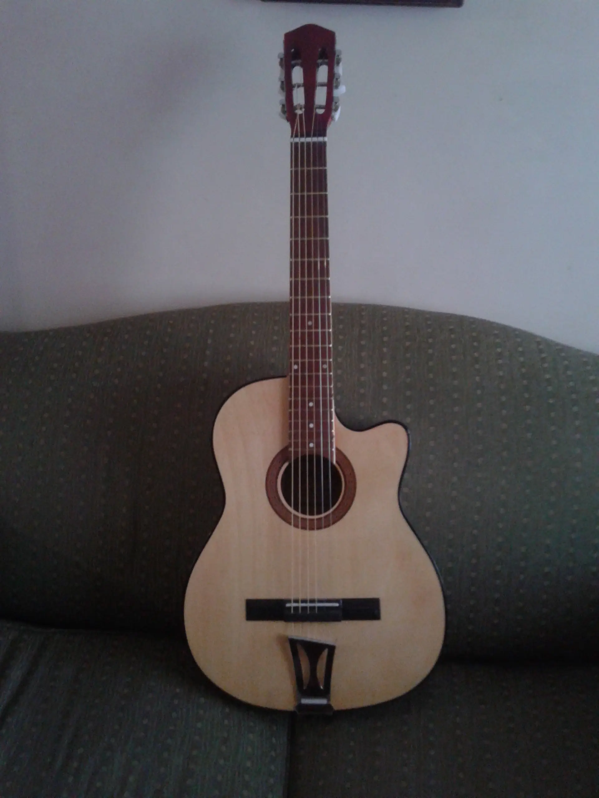 Cómo convertir tu guitarra criolla en guitarra acústica