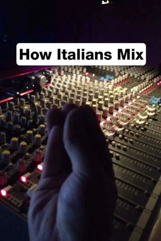 "How Italians" meme del mes ya casi extinto