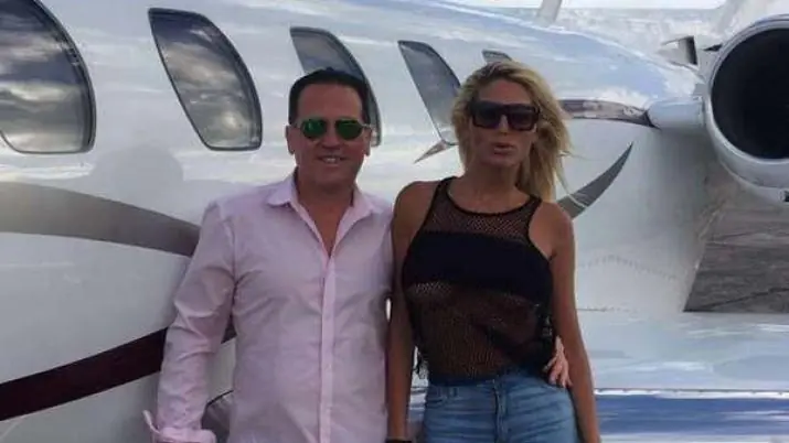 Vicky Xipolitakis apostó al amor, con un multimillonario