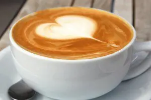 ¿No sabes cómo dibujar con la espuma del café? te enseño