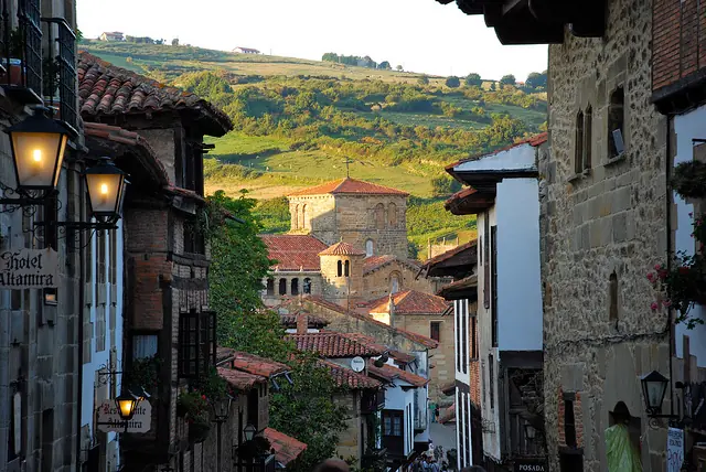 Espana y sus pueblos