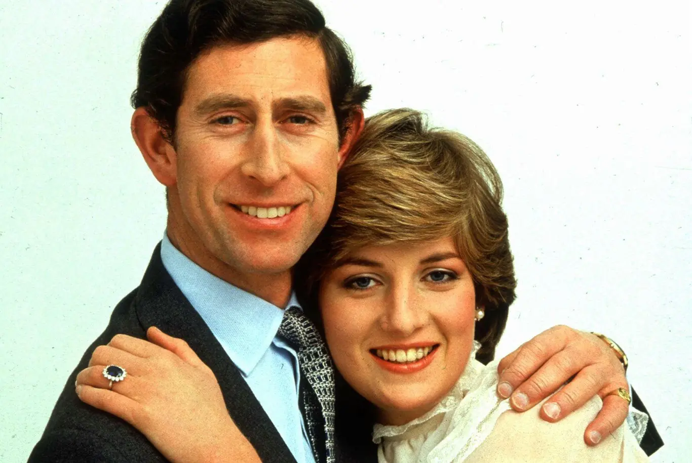 Nos mintieron los medios sobre la estatura de Carlos y Diana