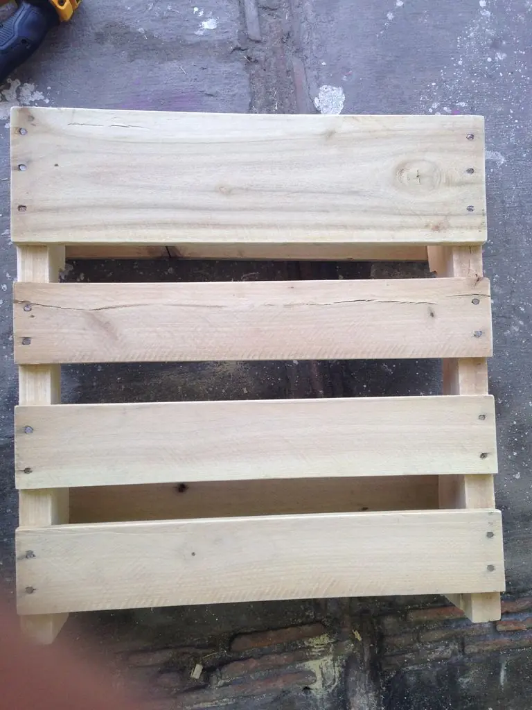 Silloncito de madera hecho con pallet reciclado!
