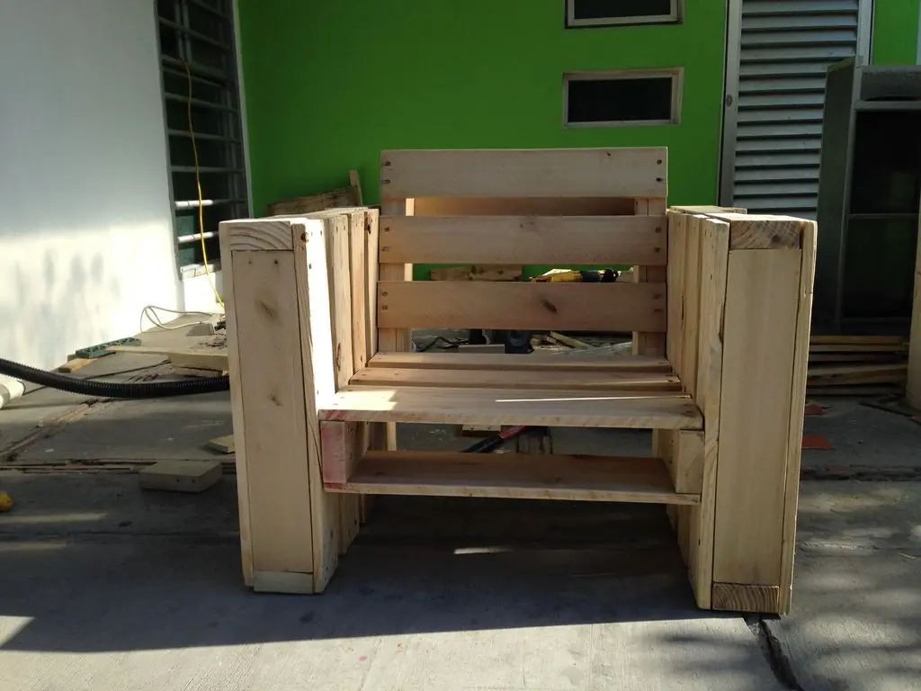 Silloncito de madera hecho con pallet reciclado!