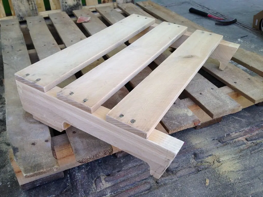 Silloncito de madera hecho con pallet reciclado!
