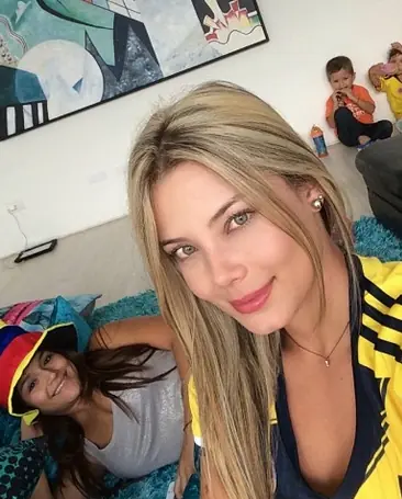 Colombianitas para calentar el partido contra Bolivia