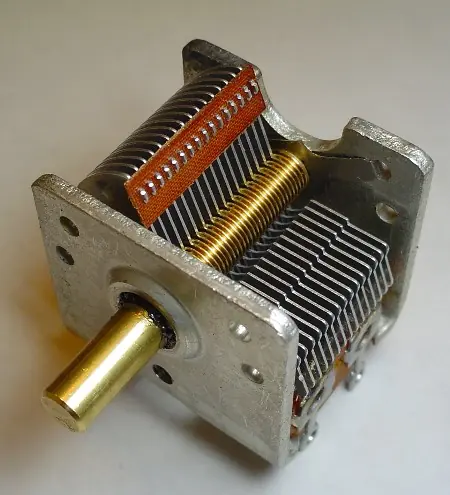 Capacitores, información, explicación.