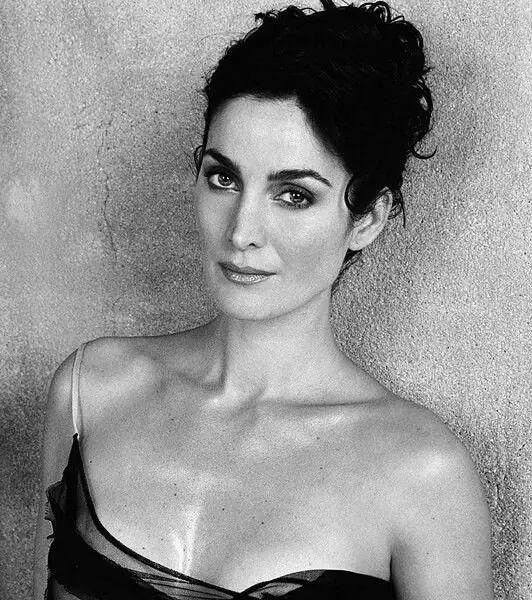 La bella y exótica "Carrie-Anne Moss" es (Trinity) en Matrix La bella y exótica "Carrie-Anne Moss" es (Trinity) en Matrix