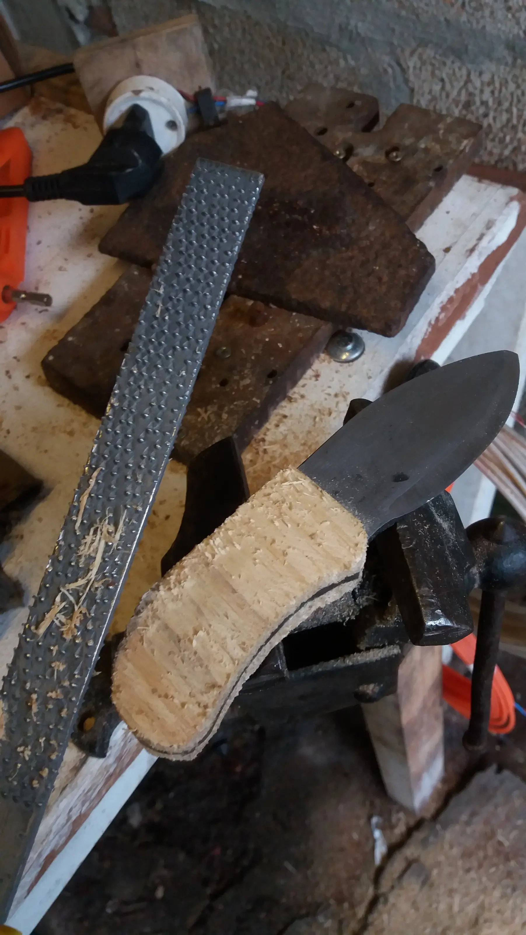Como hacer un cuchillo super resistente tu mismo actualizado Como hacer un cuchillo super resistente tu mismo actualizado