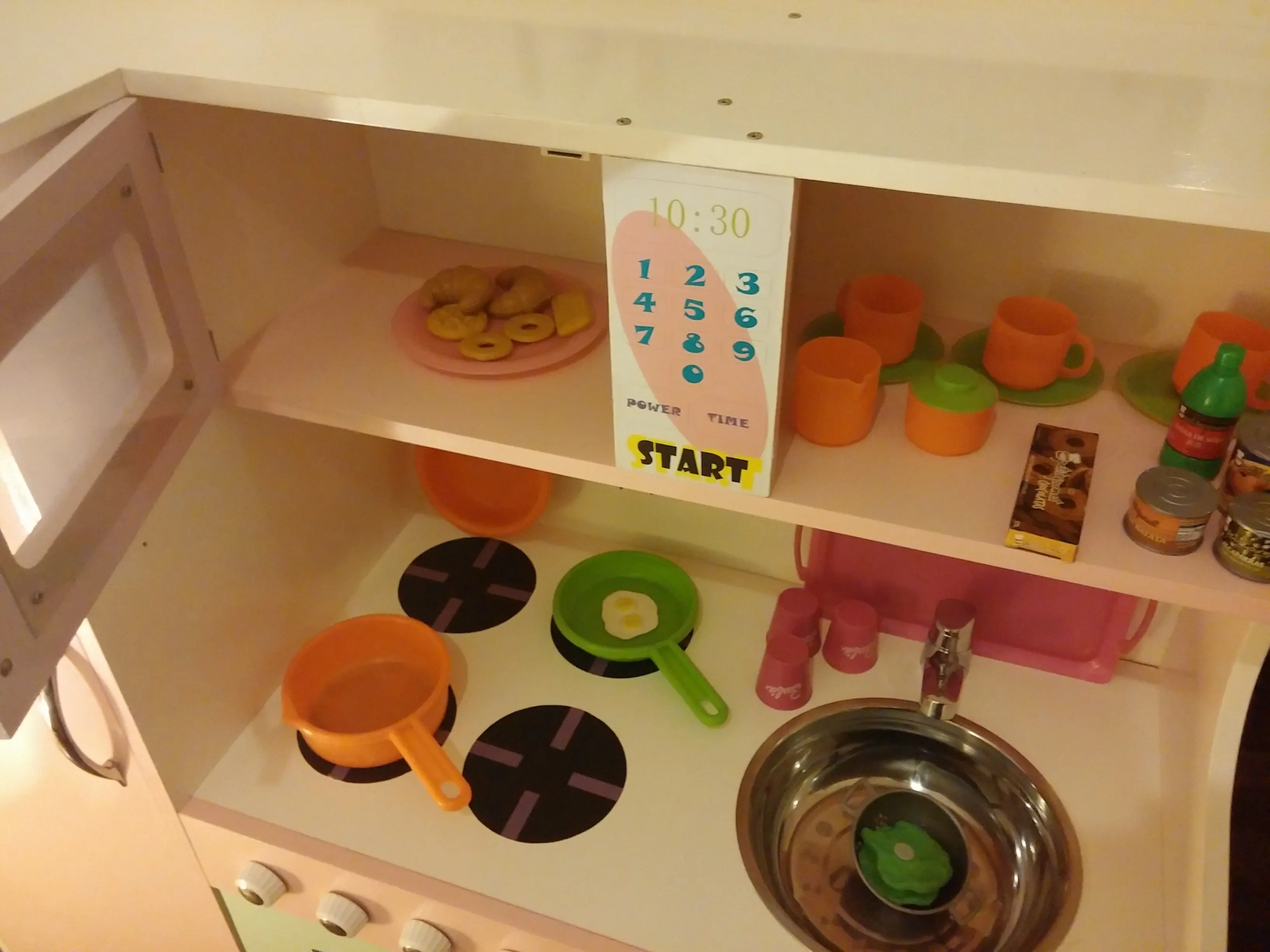 Le hice a mi hija una cocinita y te la muestro Le hice a mi hija una cocinita y te la muestro