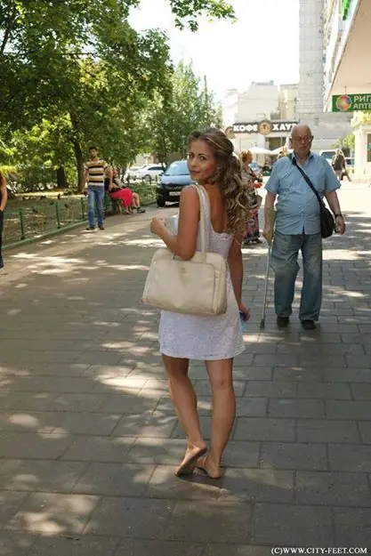 AMO andar descalzo por la calle.