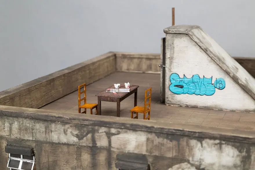 Este edificio miniatura es tan detallado,necesitas una lupa